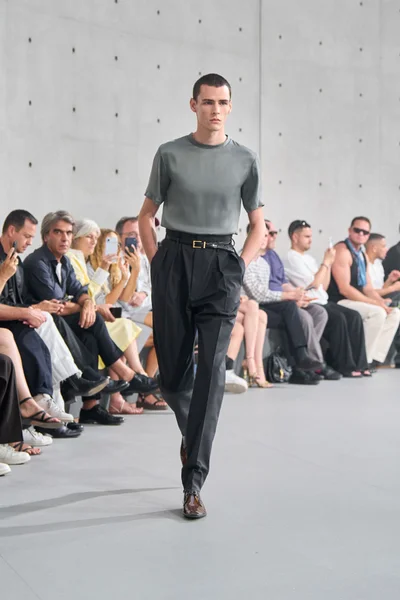 Look 8